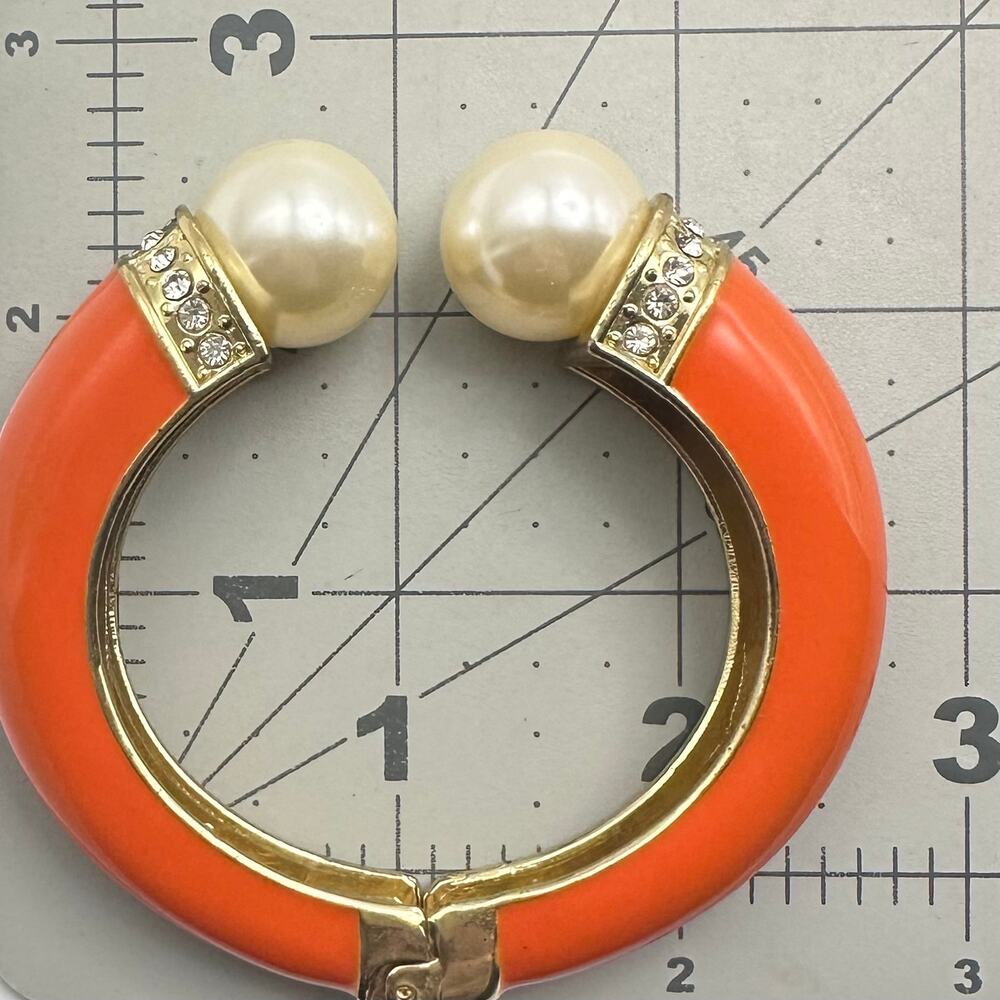 French gold tone orange enamel rhinestones faux pearls clamper bangle bracelet - Picture 6 of 7